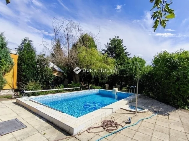 Eladó ház Pécs 240 nm