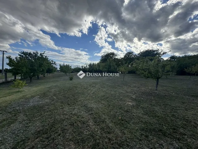 Eladó telek Zengővárkony 3409 nm