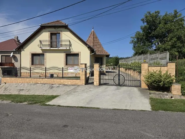 Eladó ház Pécs, Somogy 199 nm