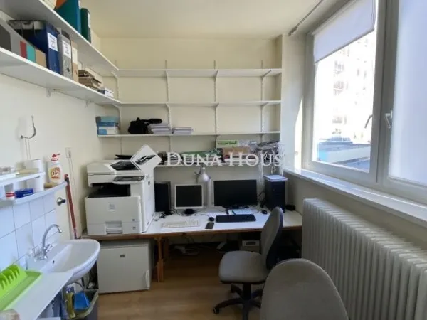 Eladó kereskedelmi és ipari ingatlan Pécs 30 nm