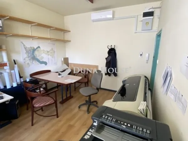 Eladó kereskedelmi és ipari ingatlan Pécs 30 nm