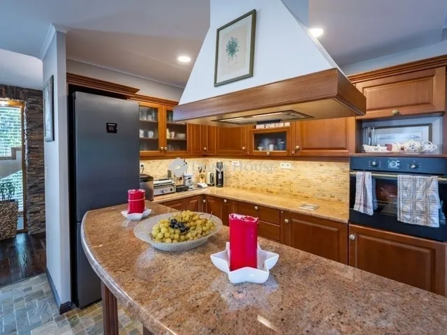 Eladó ház Pécs 300 nm