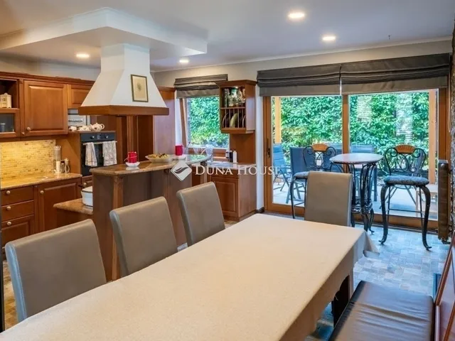 Eladó ház Pécs 300 nm