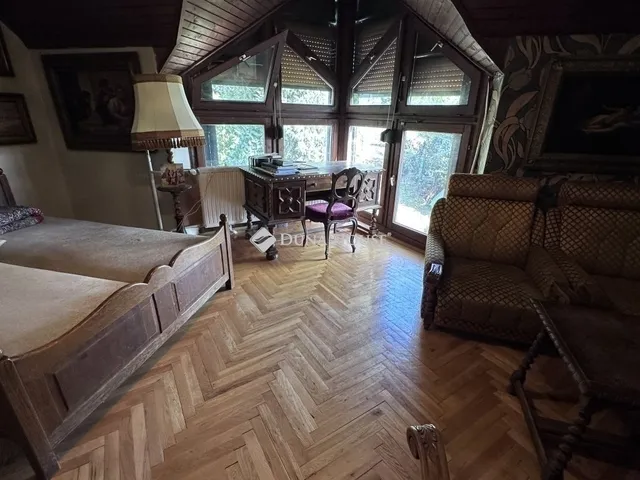 Eladó lakás Pécs, Mecsekoldal 230 nm