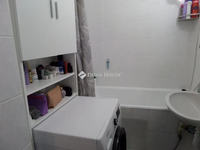 Eladó lakás Komló 59 nm