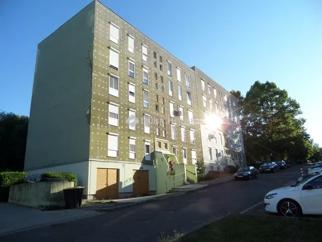 Eladó lakás Komló 59 nm