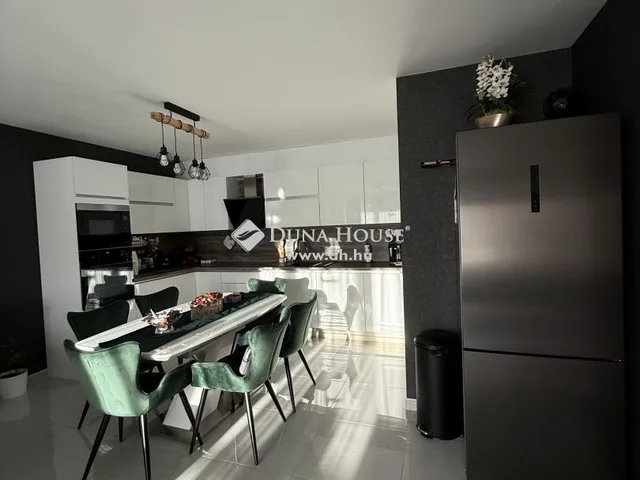 Eladó lakás Kozármisleny, 1 86 nm