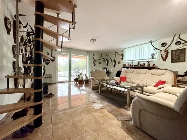 Eladó ház Kozármisleny 236 nm