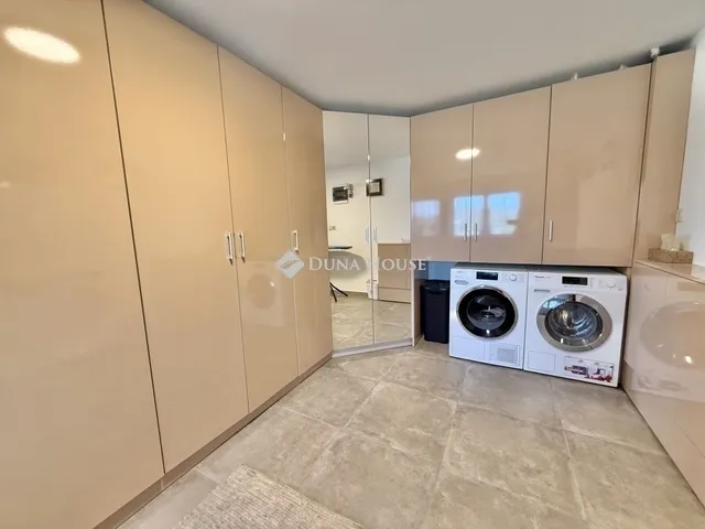 Eladó ház Pécs 275 nm