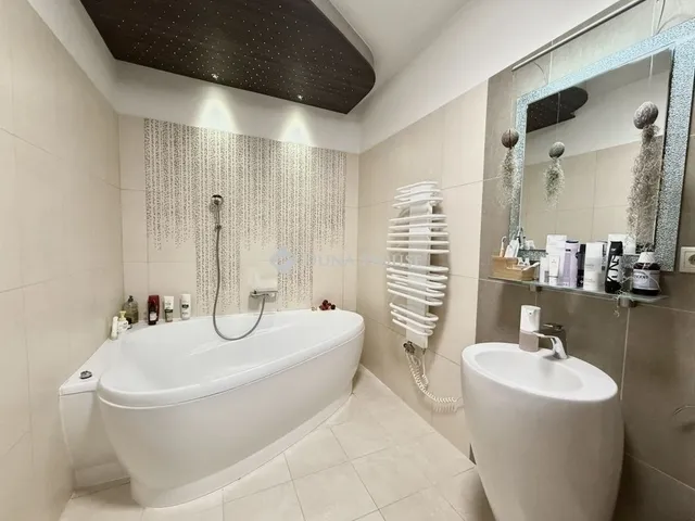 Eladó ház Pécs 275 nm