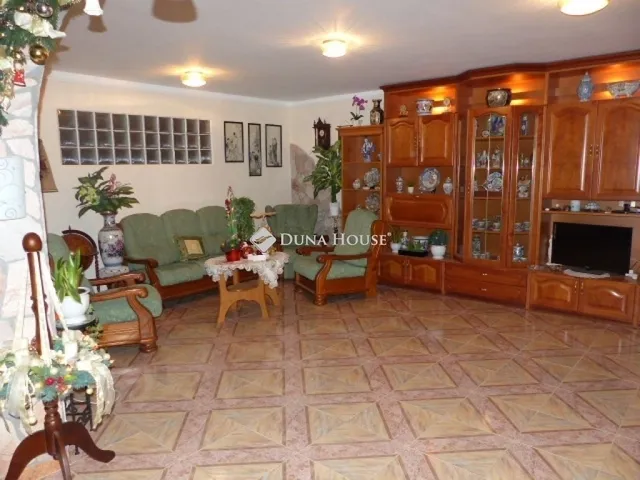 Eladó ház Kozármisleny 180 nm