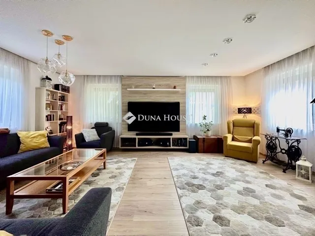 Eladó ház Kozármisleny 200 nm