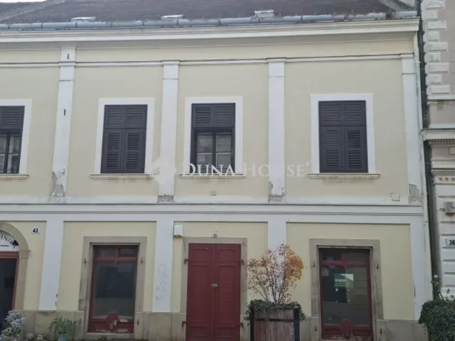 Eladó lakás Pécs 108 nm