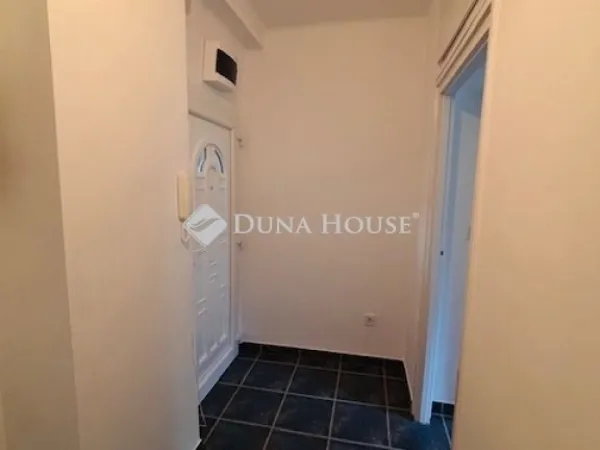 Eladó lakás Komló 43 nm