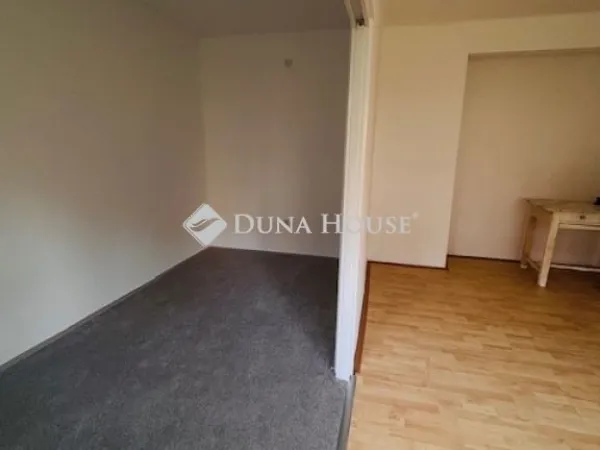 Eladó lakás Komló 43 nm