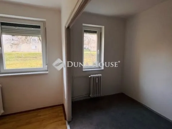 Eladó lakás Komló 43 nm