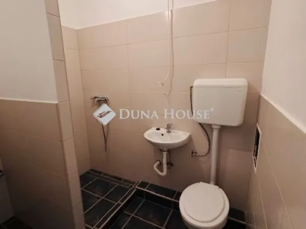 Eladó lakás Komló 43 nm