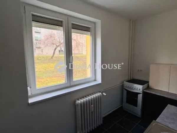 Eladó lakás Komló 43 nm