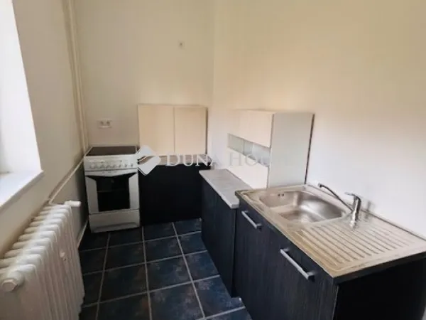 Eladó lakás Komló 43 nm