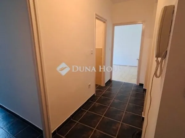 Eladó lakás Komló 43 nm