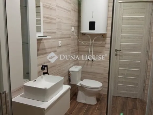 Eladó lakás Komló 56 nm