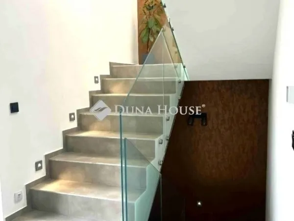 Eladó ház Pécs, Csoronika 129 nm