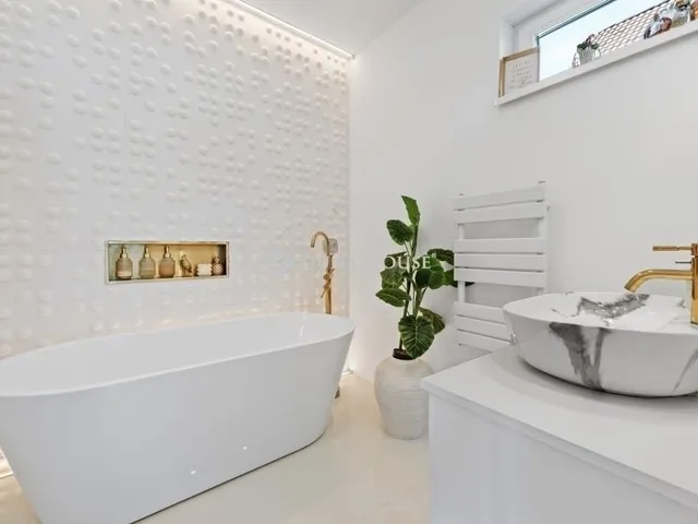 Eladó ház Kozármisleny 230 nm