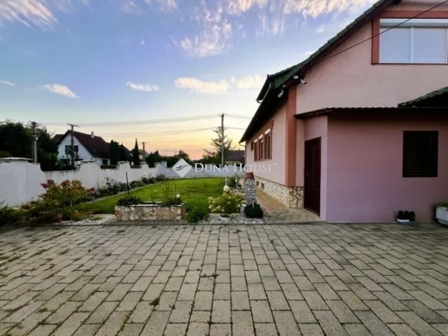 Eladó ház Kozármisleny 180 nm