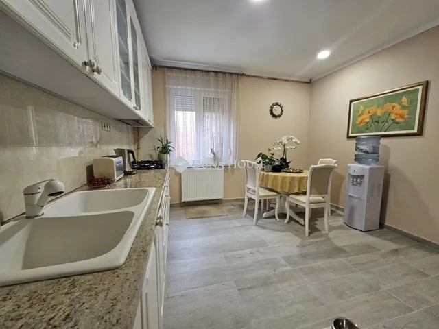 Eladó ház Pécs 215 nm