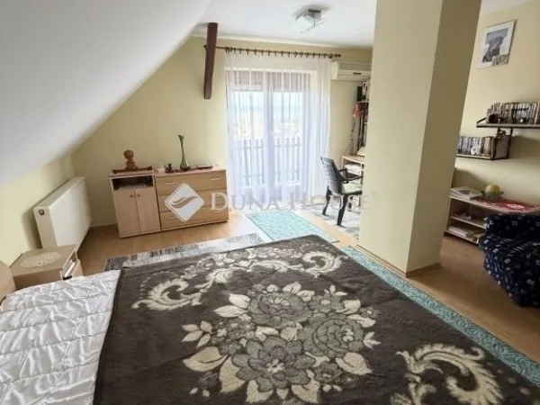 Eladó ház Kozármisleny 240 nm