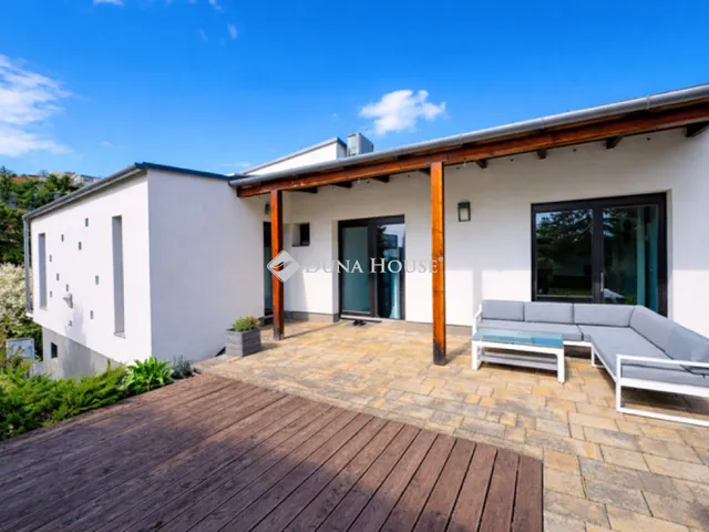 Eladó ház Pécs, Bálics 174 nm