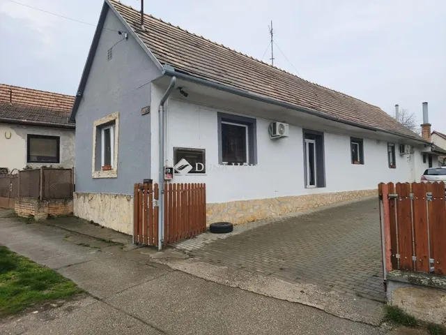 Eladó ház Újpetre 100 nm