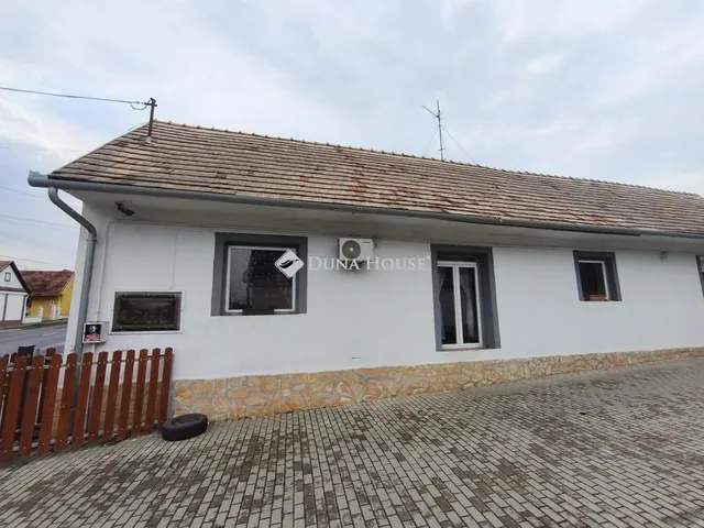 Eladó ház Újpetre 100 nm