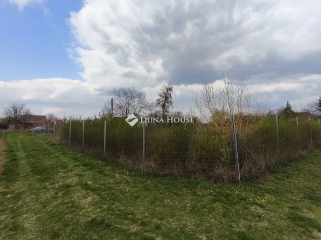 Eladó telek Nagyváty 1459 nm