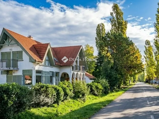 Eladó ház Szigliget 286 nm