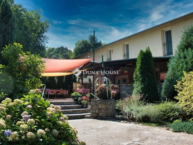 Eladó kereskedelmi és ipari ingatlan Pécs, Mecsekoldal 650 nm