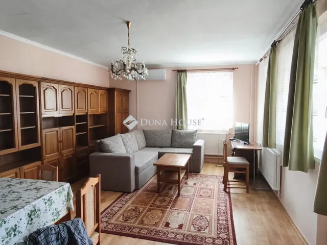 Kiadó ház Pécs 170 nm