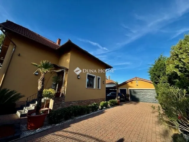 Eladó ház Pécs 220 nm