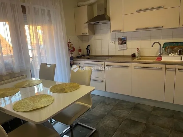 Eladó lakás Kozármisleny 98 nm