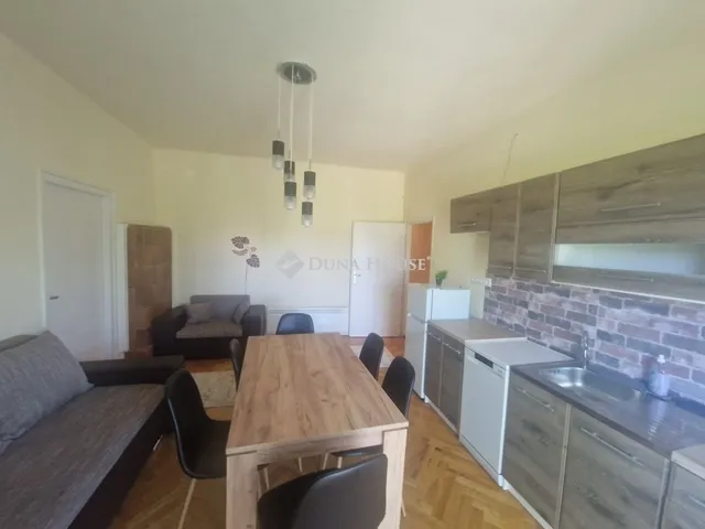 Eladó lakás Komló 54 nm