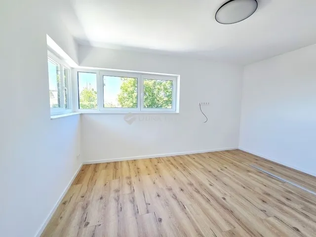 Eladó lakás Pécs, Egyetemváros 27 nm