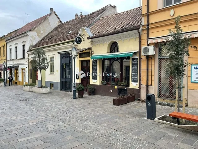 Eladó kereskedelmi és ipari ingatlan Pécs, Belváros 200 nm