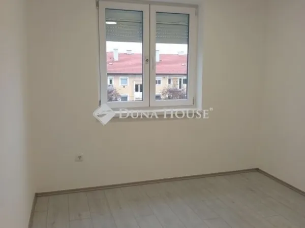 Eladó lakás Komló 52 nm