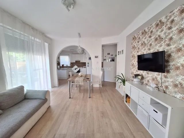 Eladó ház Pécs, Patacs 160 nm