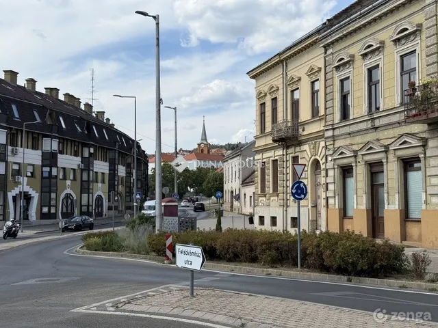 Eladó kereskedelmi és ipari ingatlan Pécs 112 nm