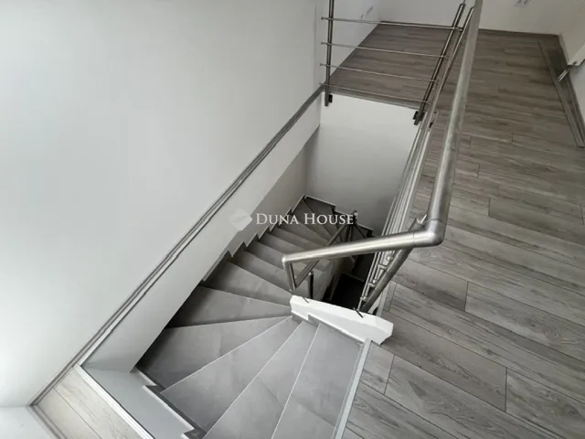 Eladó ház Kozármisleny 200 nm