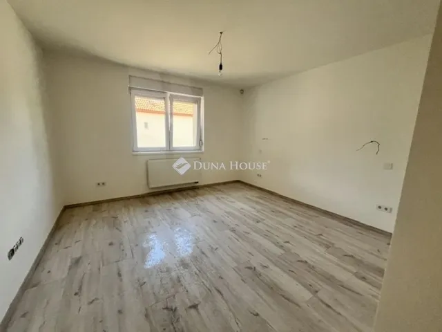 Eladó ház Kozármisleny 200 nm
