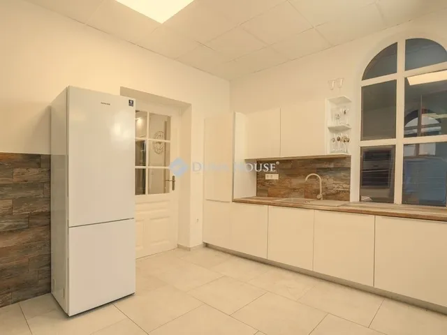 Eladó lakás Pécs 138 nm