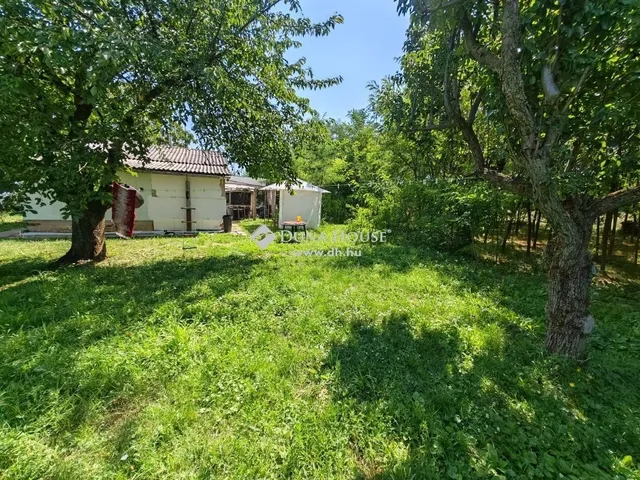 Eladó telek Pécs 1765 nm