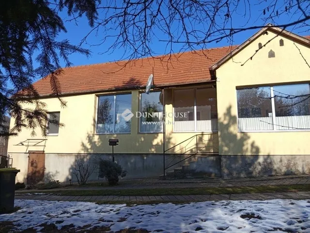 Eladó ház Komló 110 nm